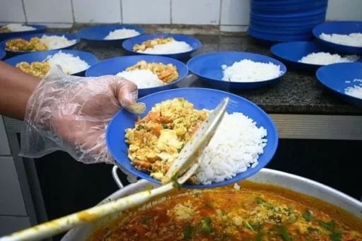 Justiça suspende terceirização da merenda escolar em Cabo Frio — RC24H