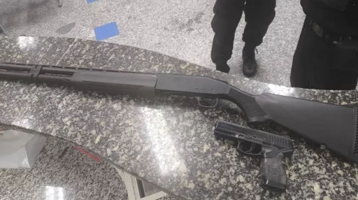 Polícia apreende escopeta 12 e simulacro de pistola em Cabo Frio — RC24H