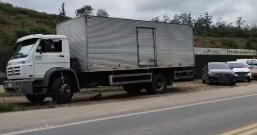 Polícia recupera caminhão roubado em Cabo Frio e prende cinco em Ubá, em MG — RC24H