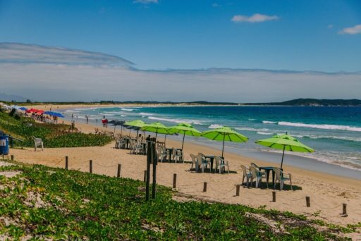 Praia do Peró, em Cabo Frio, conquista pela sétima vez o selo internacional Bandeira Azul