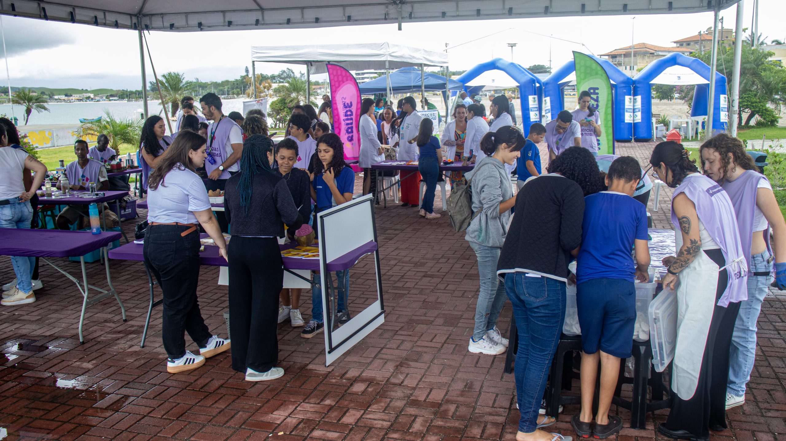 Estudantes de São Pedro da Aldeia participam do projeto "Saúde e Meio Ambiente sob tendas"