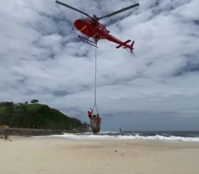 Homem morre afogado e outro fica em estado grave ao serem arrastados por onda em Maricá — RC24H