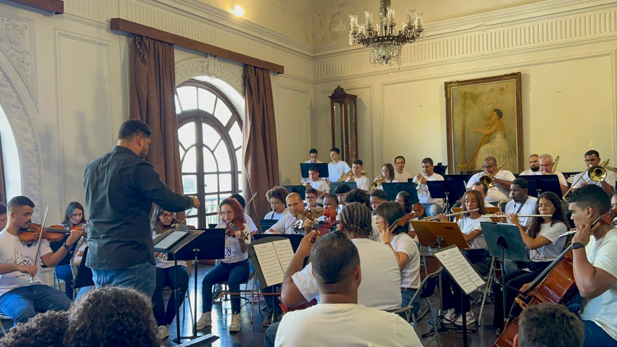 Orquestra Sons da Aldeia é destaque em encerramento de curso da UFRJ