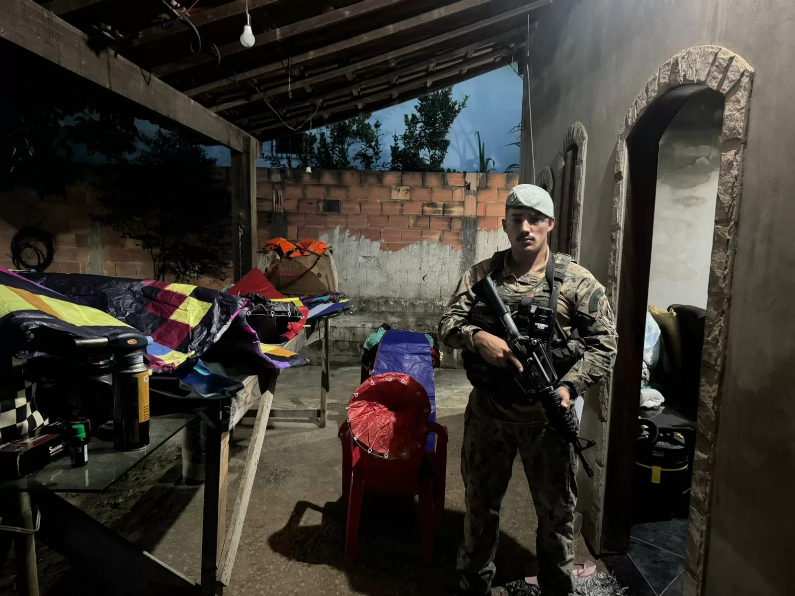 Polícia Ambiental apreende balões, aves e bandeira em Saquarema após denúncia — RC24H