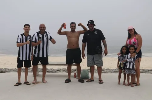 Torcedores demonstrando confiança e apoio ao Botafogo