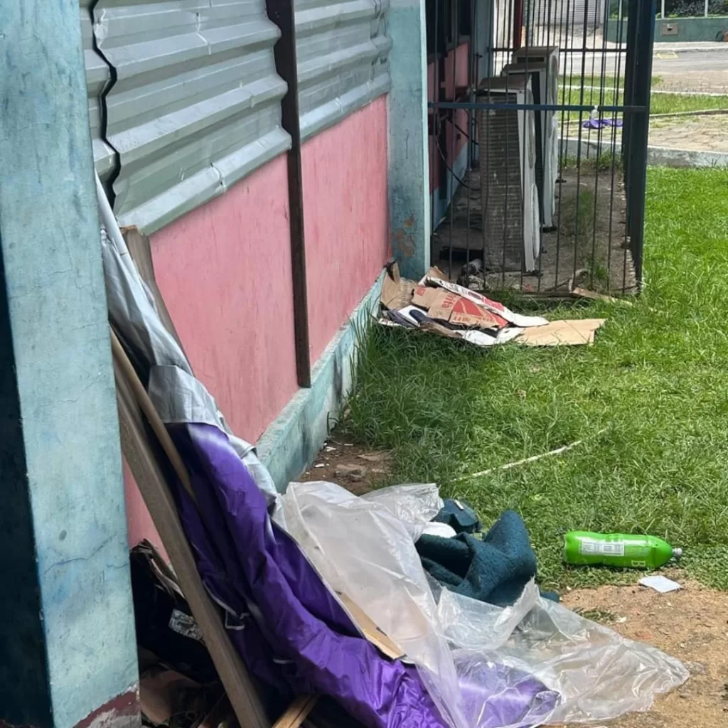 Desmontagem de acampamentos pela Guarda Civil em Cabo Frio