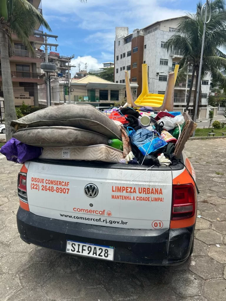 A equipe da Guarda Civil em operação de desmanche de acampamentos