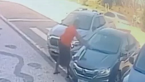 Câmeras de segurança flagram golpistas trocando tickets de estacionamento em Cabo Frio — RC24H