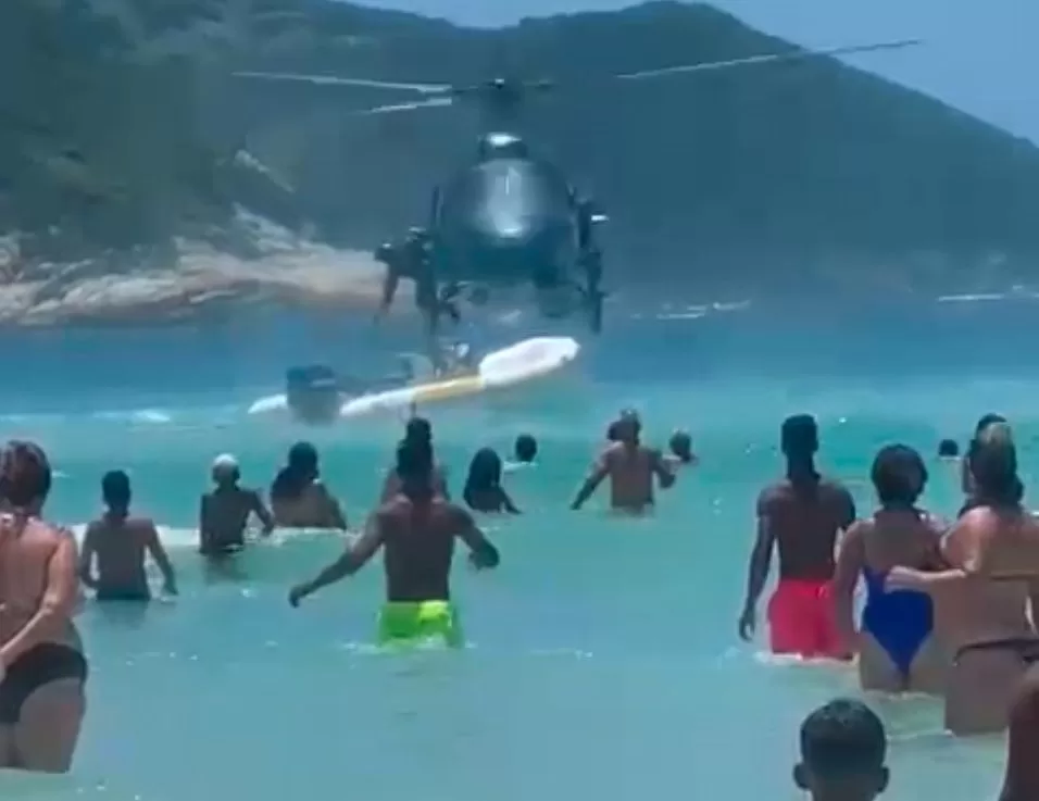 Fuzil ‘escapa’ de helicóptero da PM em Cabo Frio e resgate no mar viraliza — RC24H