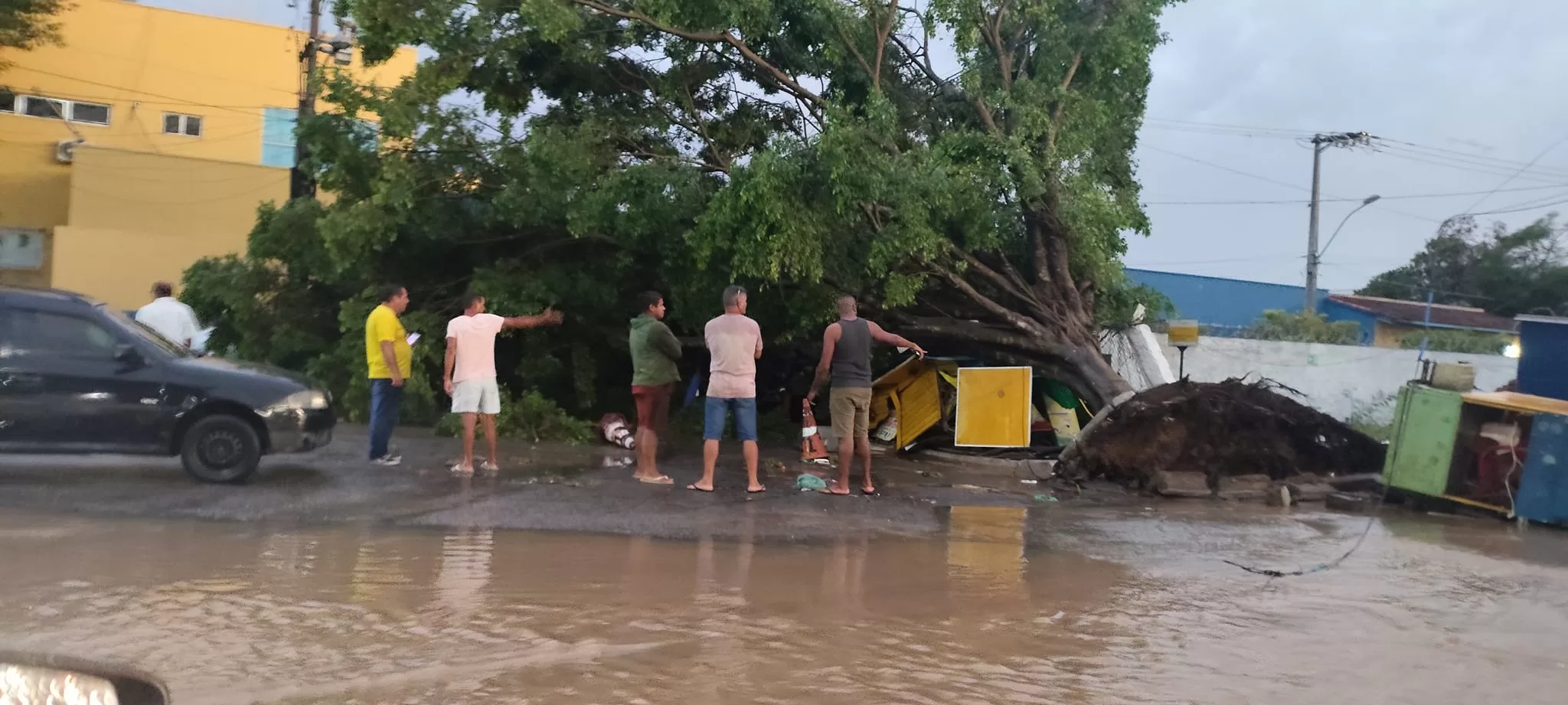 Hospital do Jardim Esperança, em Cabo Frio, fica alagado e tem falta de energia após temporal — RC24H