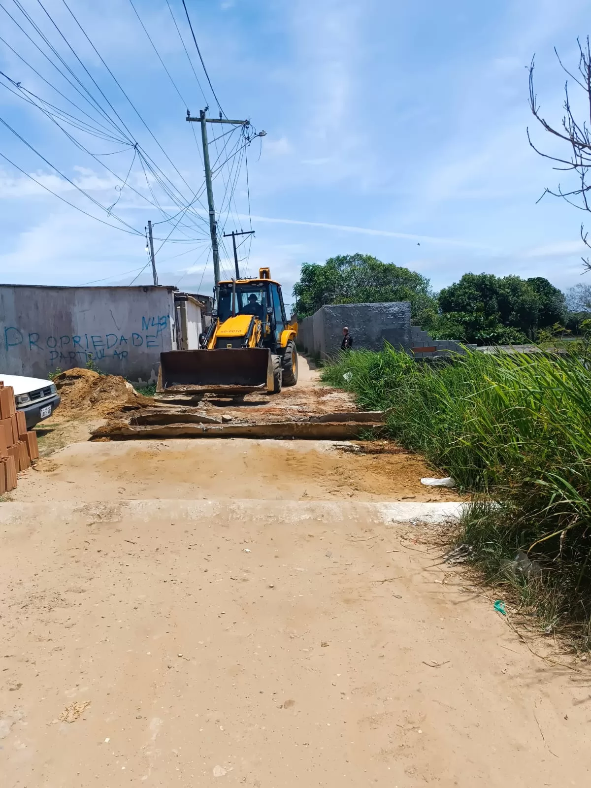 PM remove barricadas em Unamar, em Cabo Frio, e garante livre circulação — RC24H