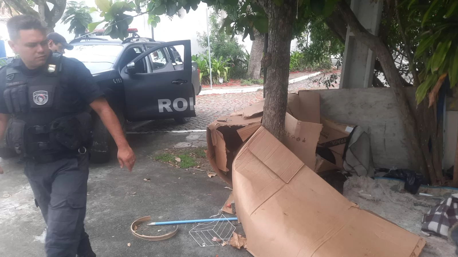 ROMU desmonta acampamento irregular na área externa da Igrejinha da Passagem, em Cabo Frio — RC24H