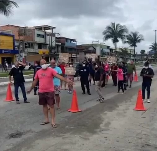 Servidores da UPA de Tamoios, em Cabo Frio, realizam protesto e cruzam os braços por falta de pagamento do 13º salário