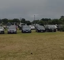 Suposto estacionamento irregular é flagrado no gramado do Mart, em Cabo Frio — RC24H