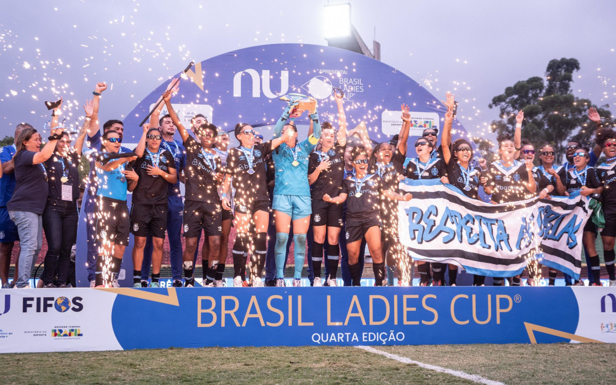 Grêmio conquista a Brasil Ladies Cup em final marcada por combate ao racismo