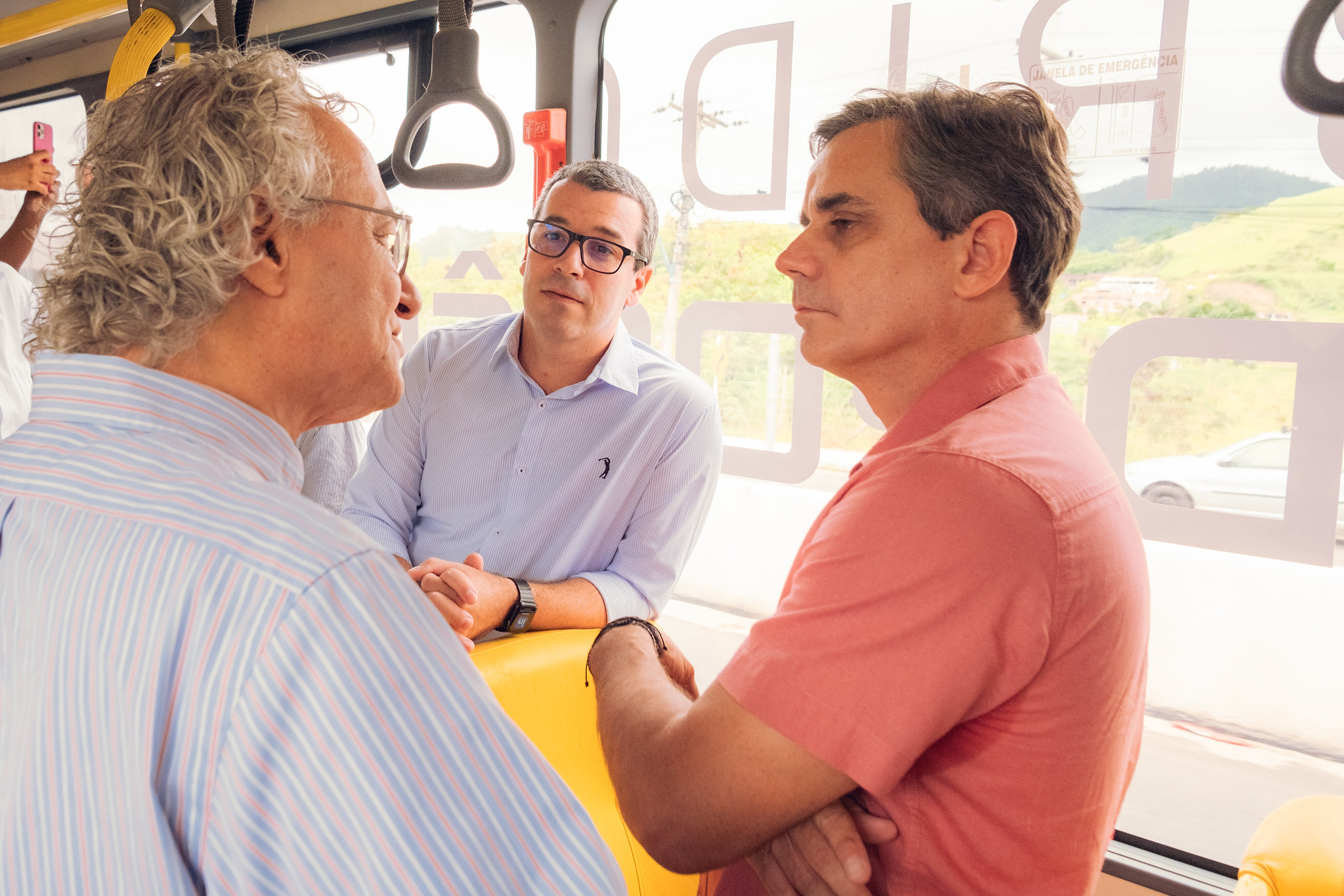 Ônibus híbrido elétrico-hidrogênio de Maricá faz primeira viagem de teste com passageiros