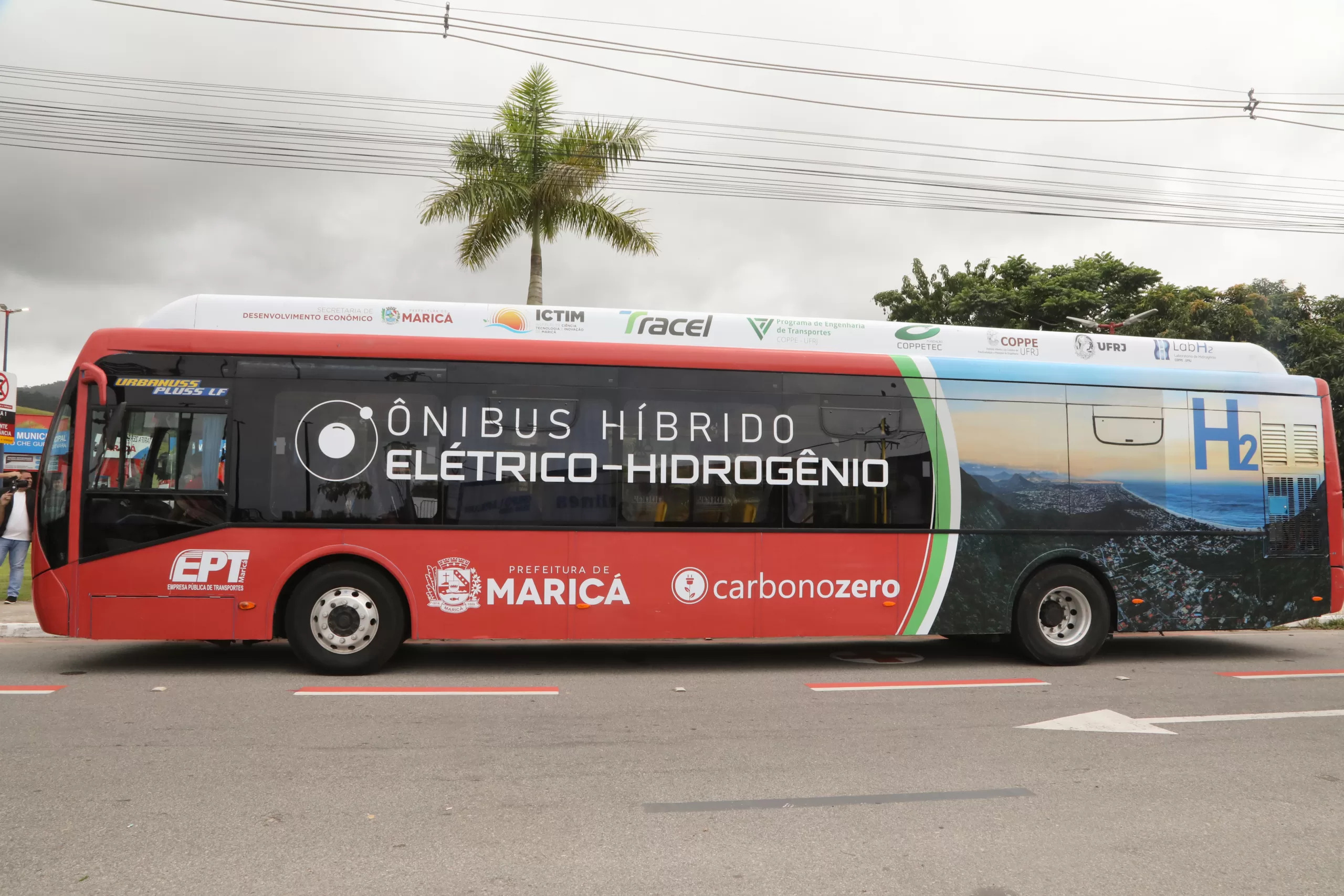 Ônibus híbrido elétrico-hidrogênio faz primeira viagem de teste com passageiros em Maricá — RC24H