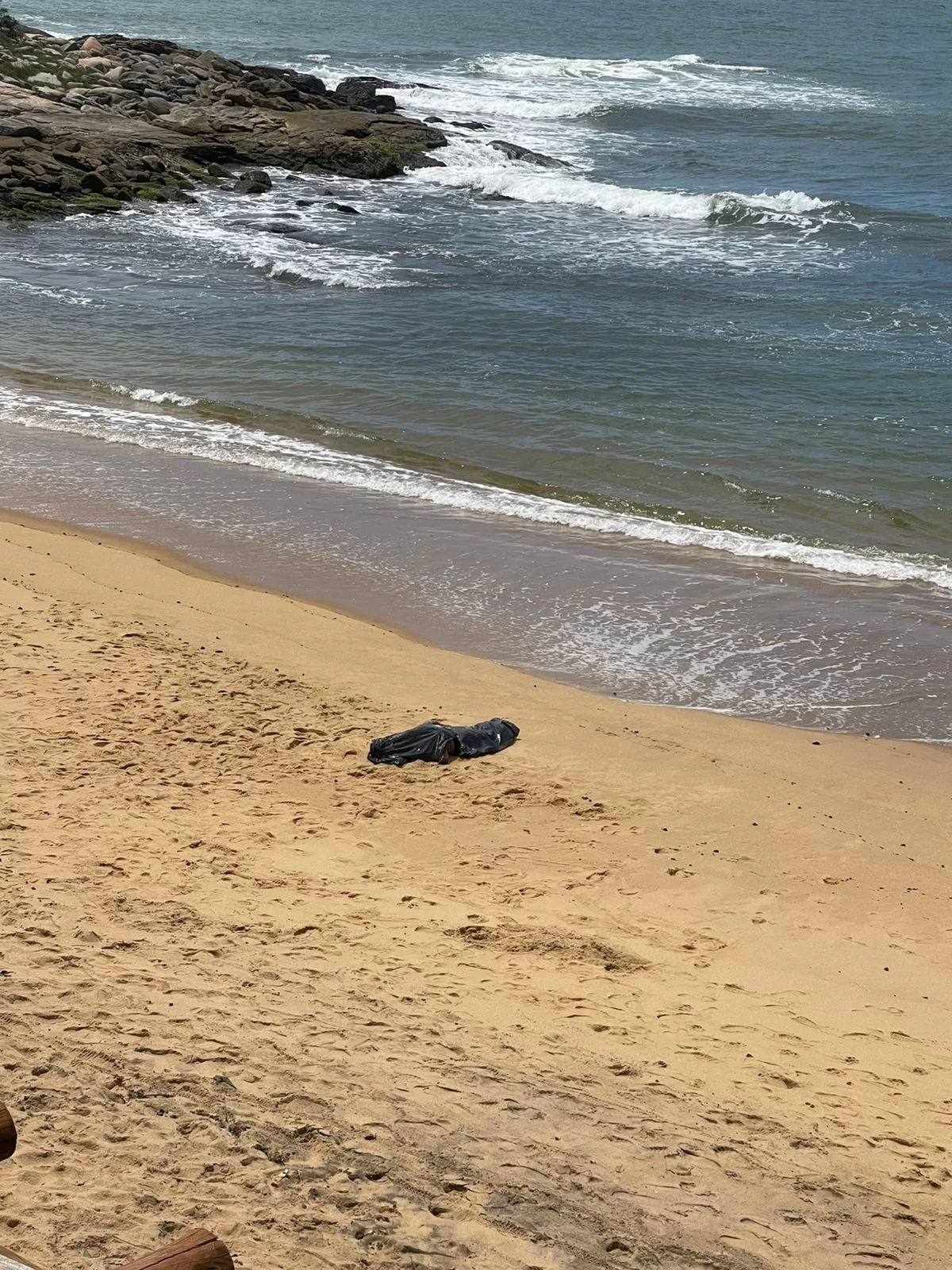 Homem é encontrado morto na Ilha do Costa Azul, em Rio das Ostras — RC24H