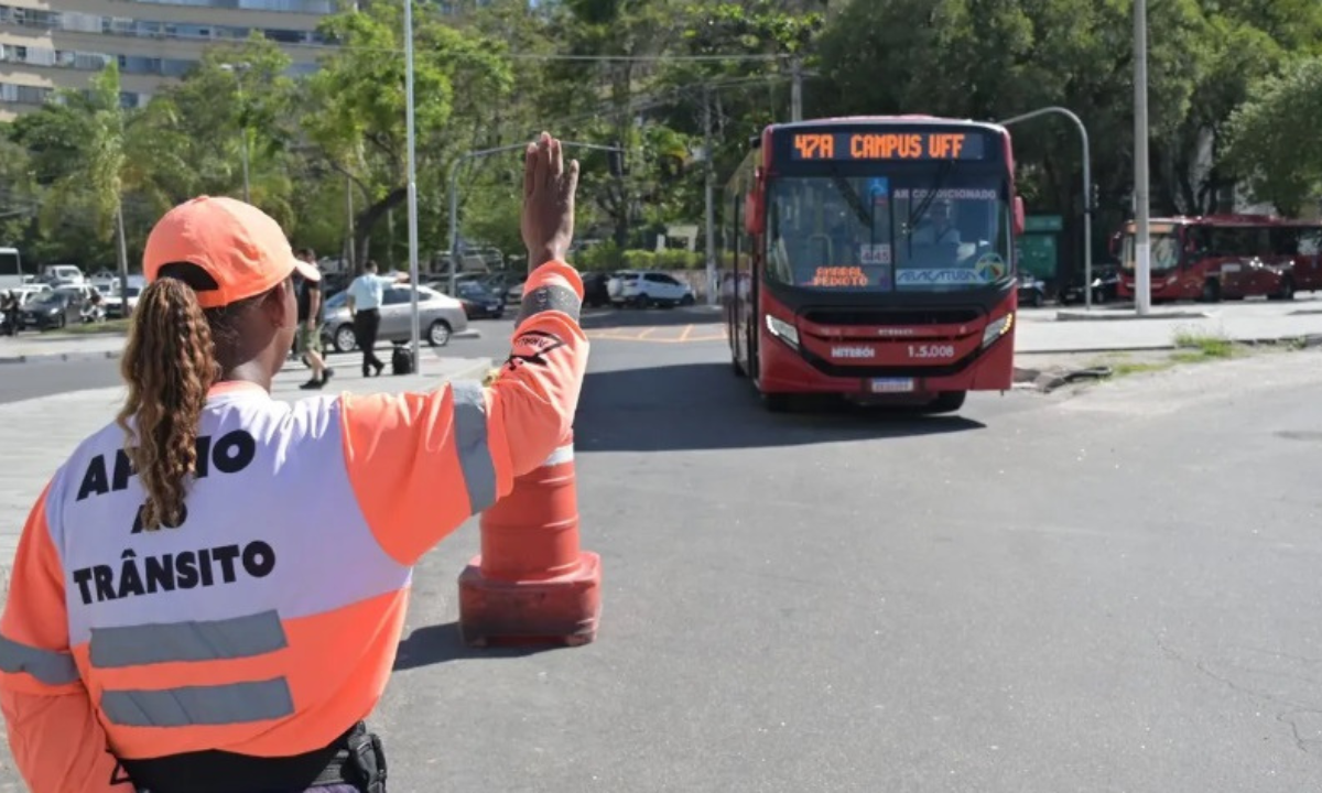 Após um mês de obras terminal é reaberto em Niterói | Enfoco