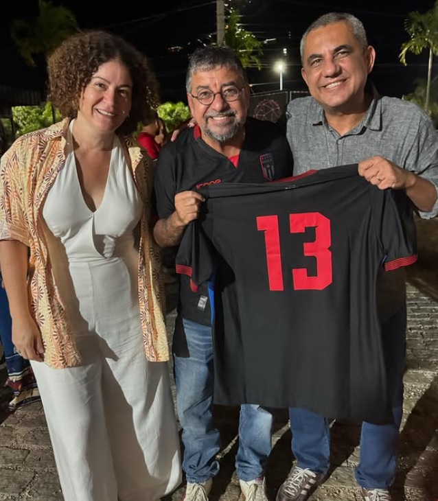 Prefeito Washington Quaquá com Marlos Costa e Cristiane Fiuza na inauguração da loja