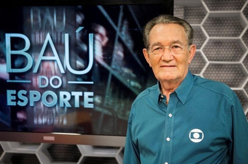 Léo Batista na apresentação do quadro 'Baú do Esporte' no Globo Esporte, em 2014 — Foto: João Cotta/Globo