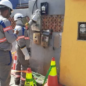 São Gonçalo e Magé lideram ranking de 'gatos' de luz no Rio | Enfoco