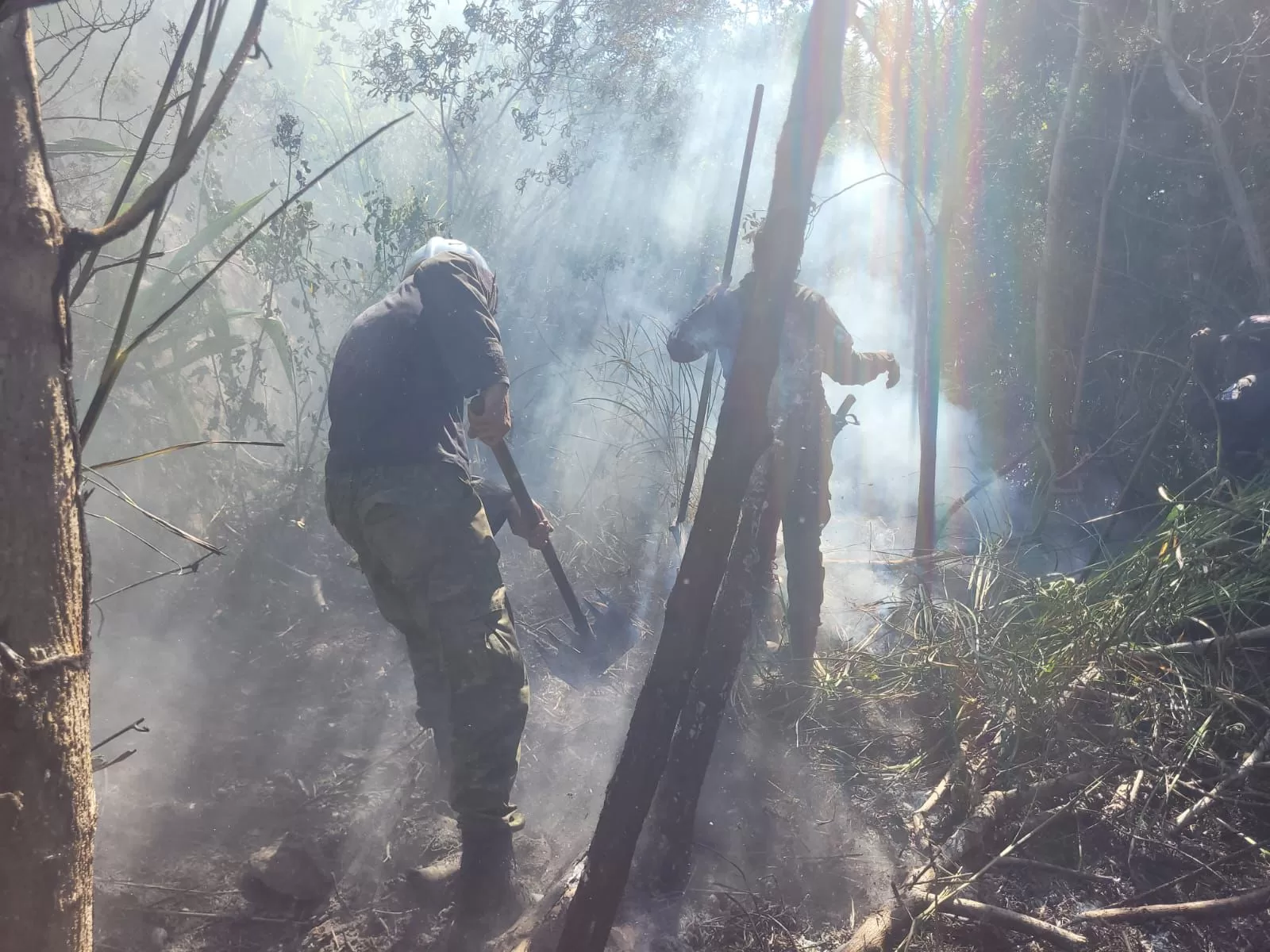 Dois incêndios atingiram Arraial do Cabo nesta segunda-feira (20) — RC24H