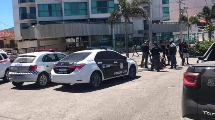 Operação flagra dois guias turísticos irregulares em Arraial do Cabo — RC24H