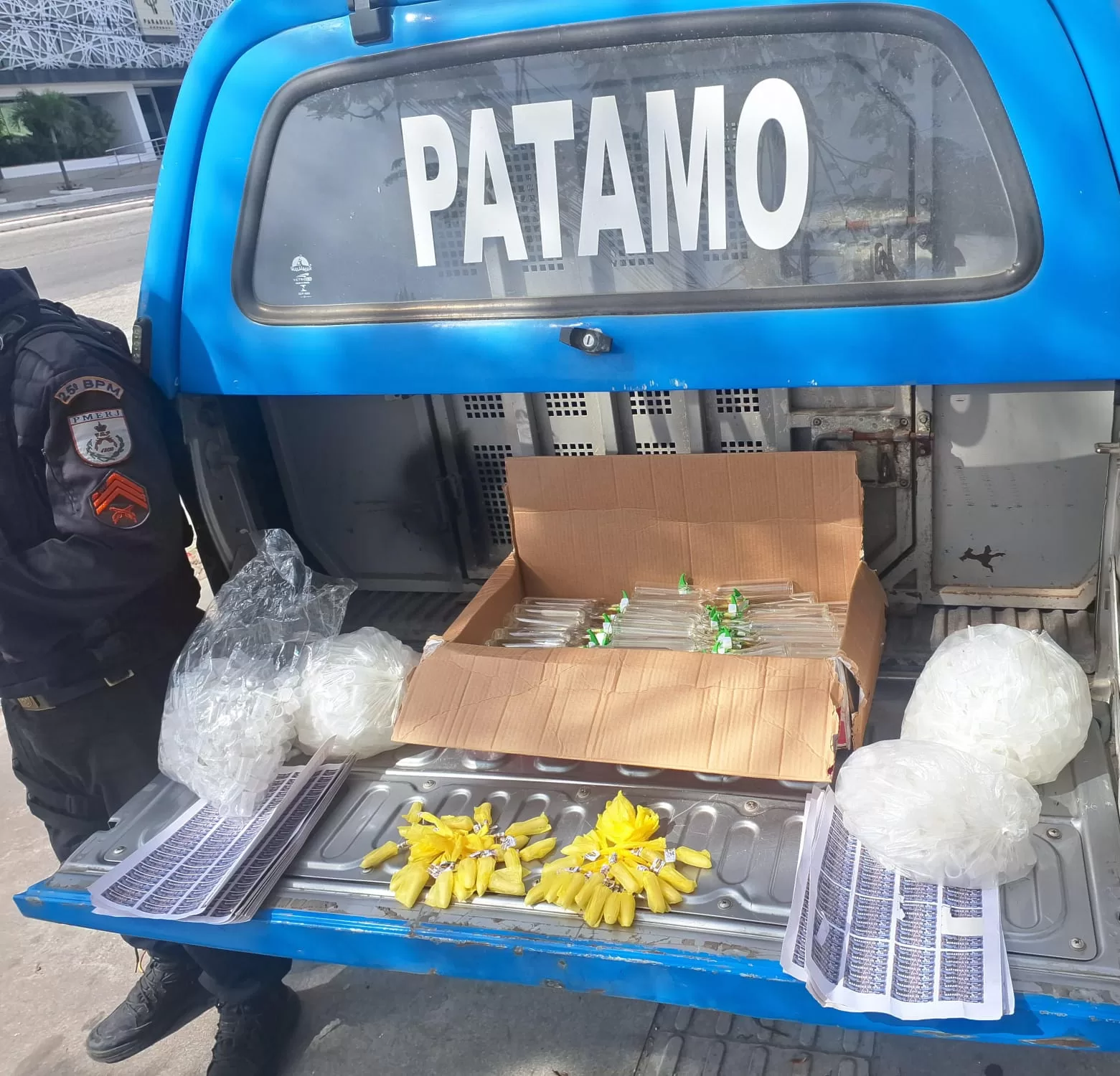 Criminosos fogem e deixam cocaína e "black lança" para trás em Cabo Frio — RC24H