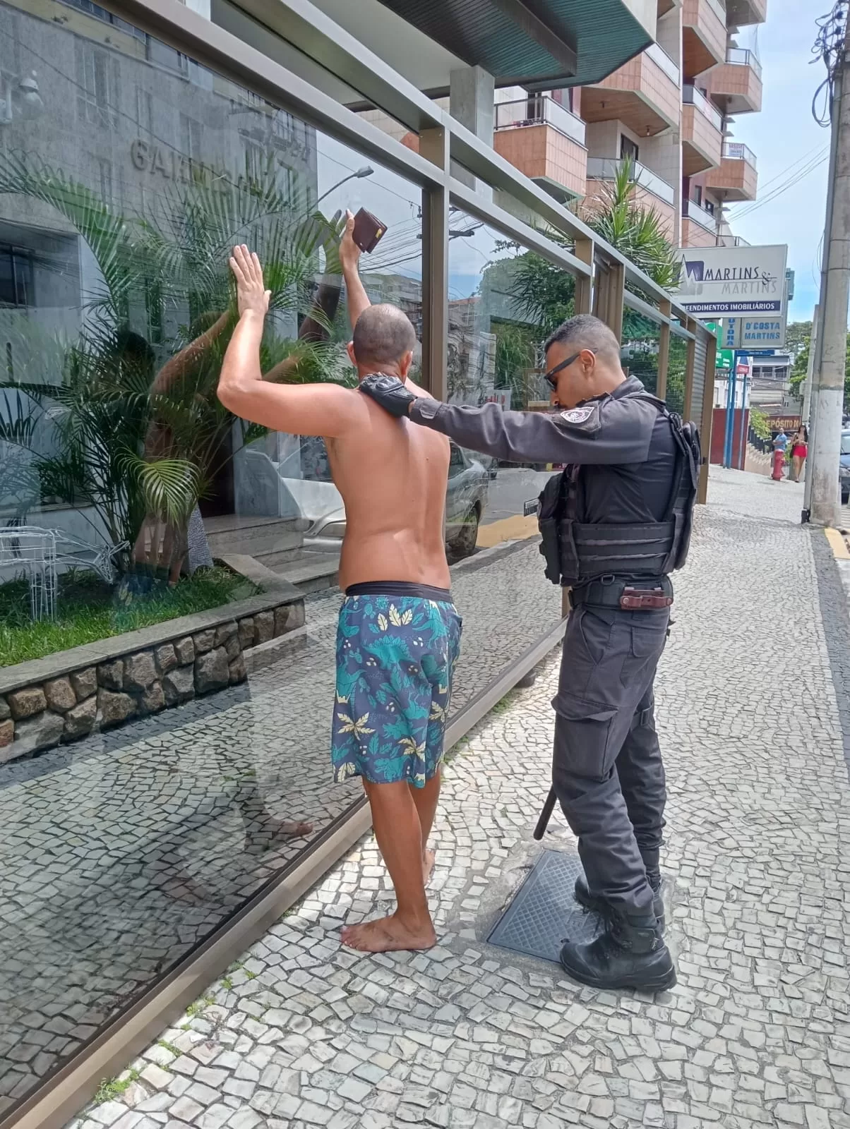 Guarda Municipal detém flanelinha que ameaçou turista no Centro de Cabo Frio — RC24H