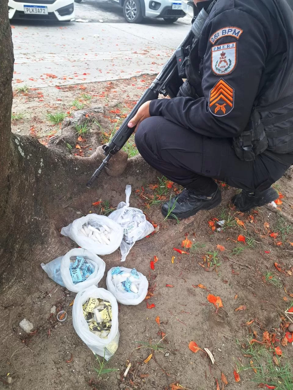 Polícia Militar apreende cocaína e crack no Jardim Esperança, em Cabo Frio — RC24H