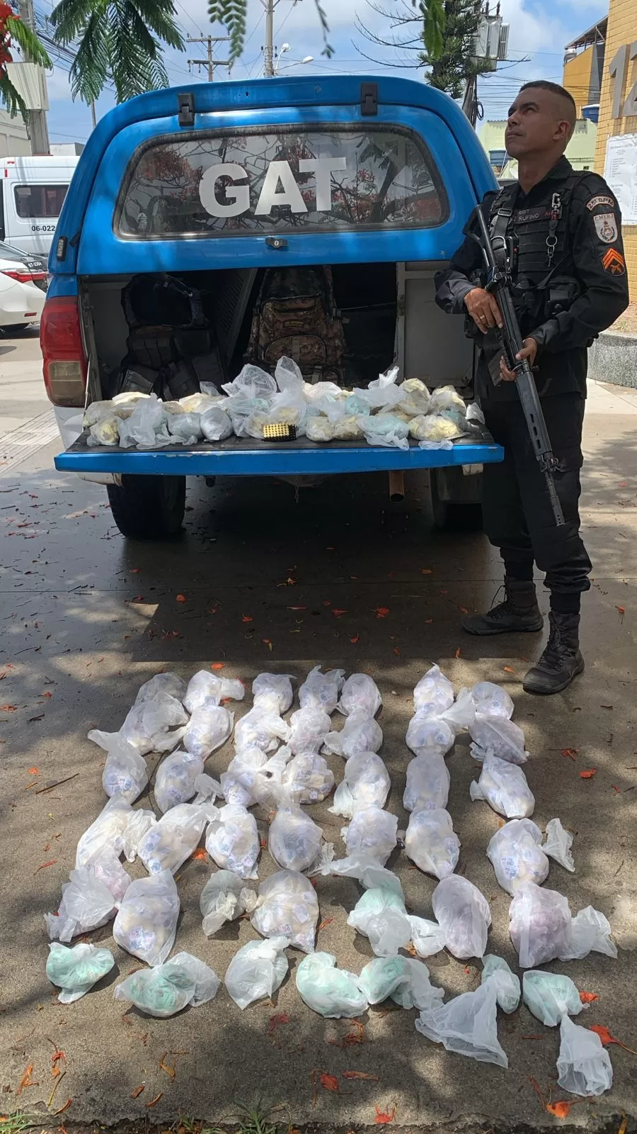 Polícia Militar apreende farta quantidade de drogas e munições em obra abandonada em Cabo Frio — RC24H