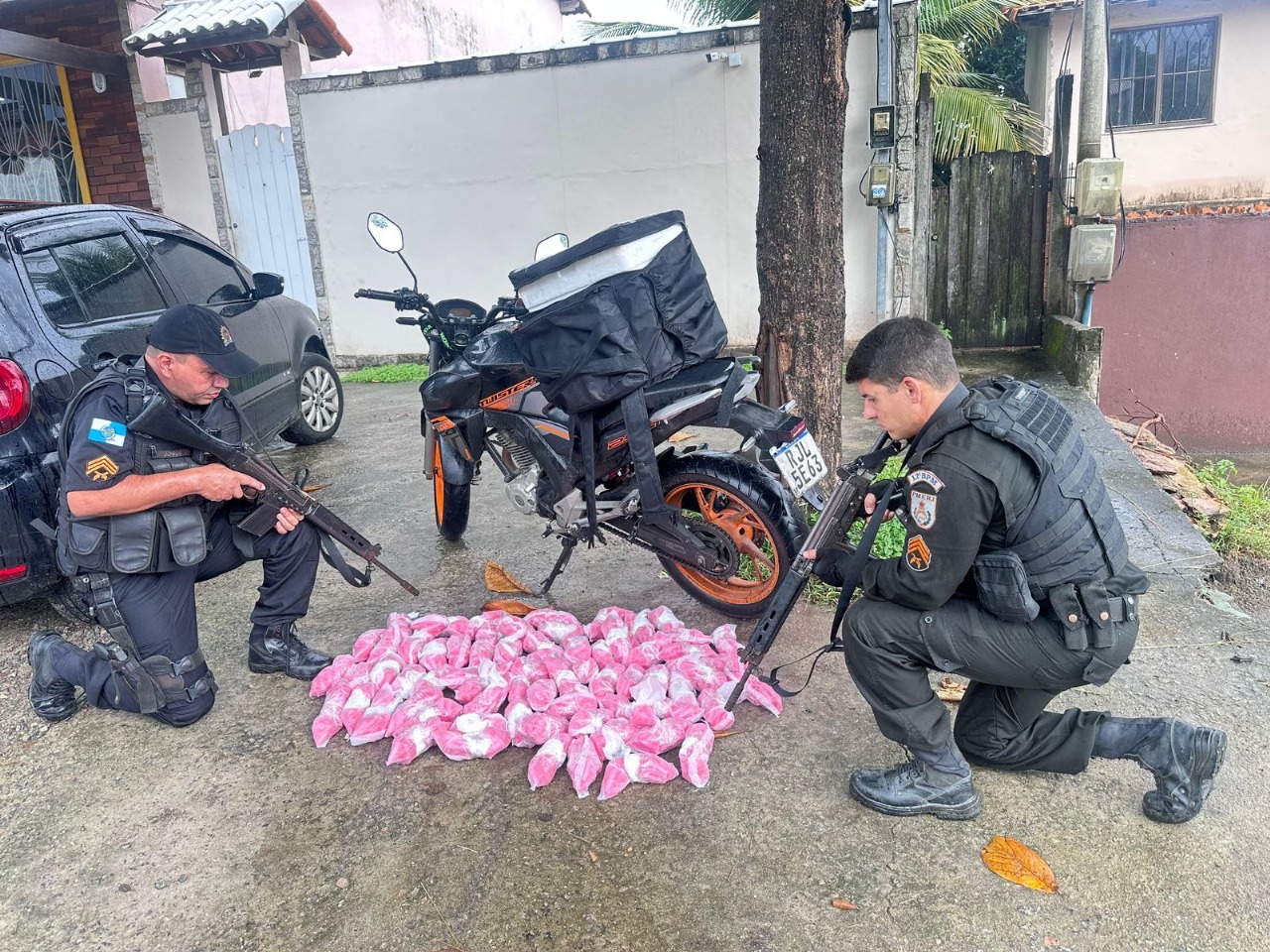 PM prende homem com drogas e moto clonada em Maricá