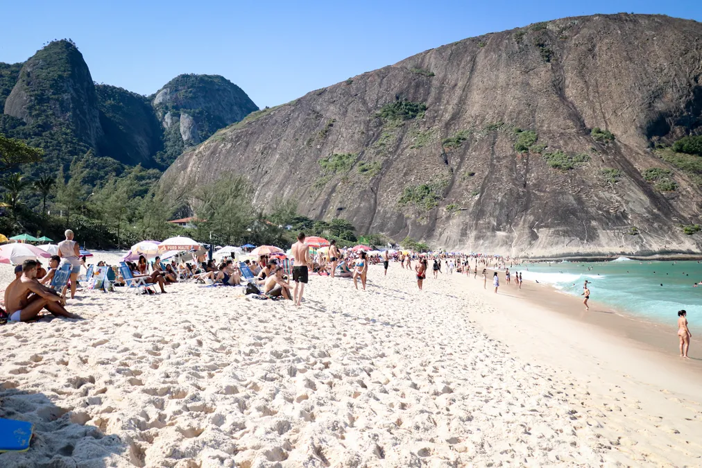 Polícia prende grupo na Praia de Itacoatiara, em Niterói | Enfoco