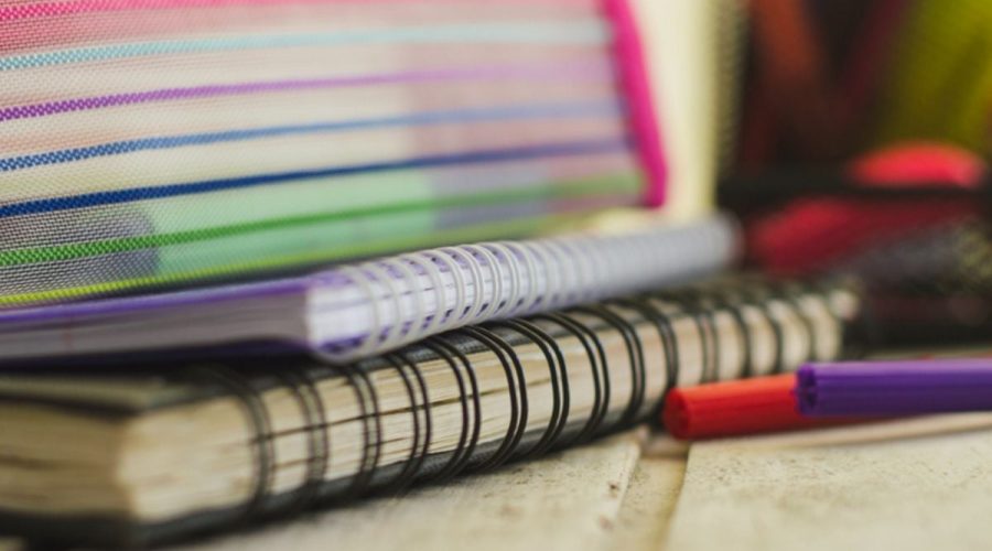 Material escolar reutilizado gera dinheiro em projeto sustentável