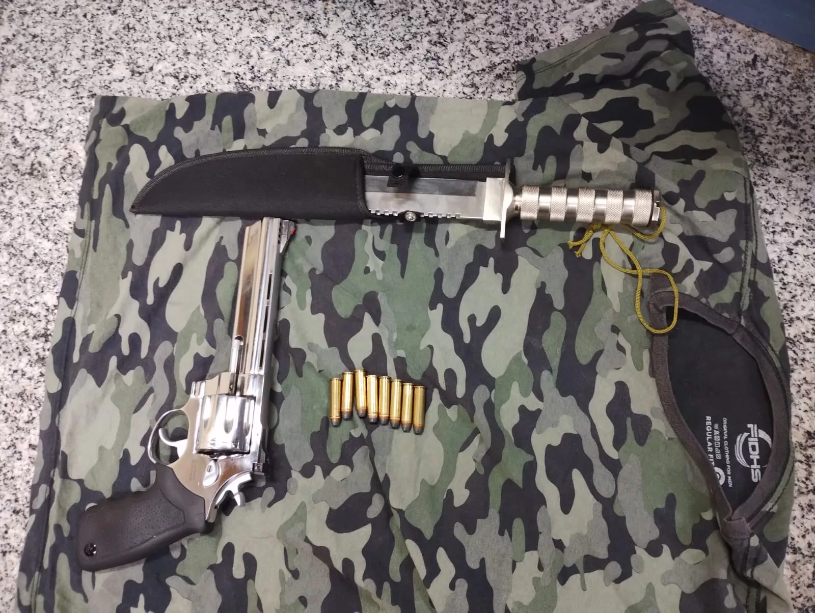 Polícia Militar prende homem com arma de fogo, faca e munições em Araruama — RC24H