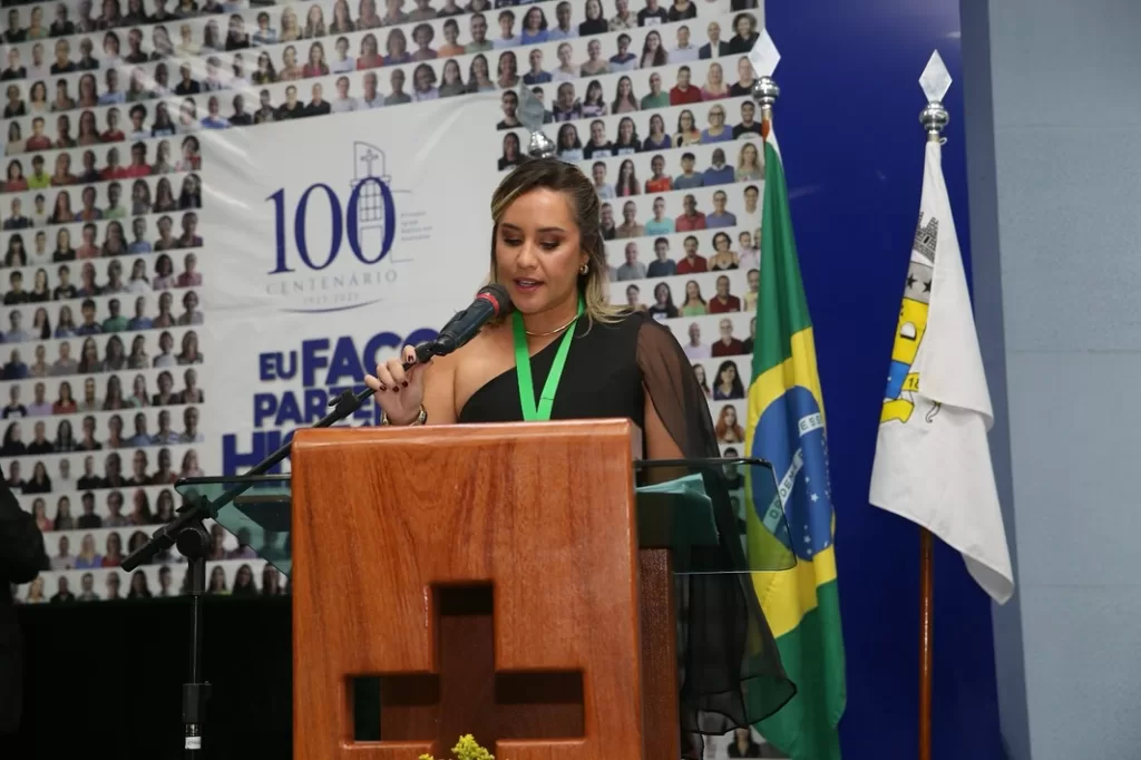 Daniela Soares durante discurso nos 166 anos de Araruama