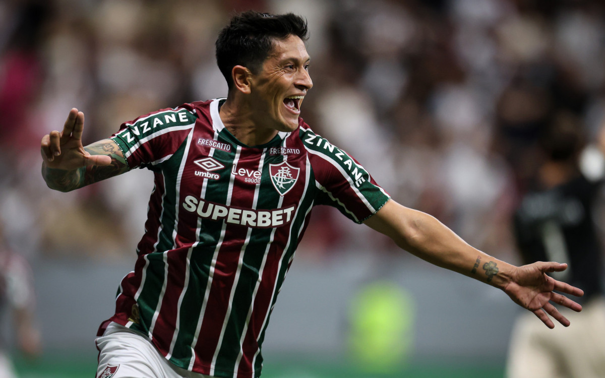 Em jogo movimentado, Fluminense vence o Vasco de virada no Mané Garrincha pelo Carioca