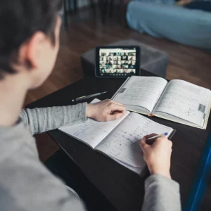 UFF oferece curso de pós-graduação em Finanças com vagas para Rio das Ostras — RC24H