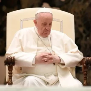 Vaticano começa a pedir orações pela vida do Papa Francisco | Enfoco