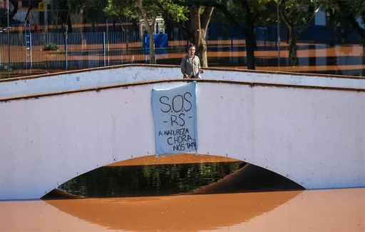 protesto enchente rio grande do sul