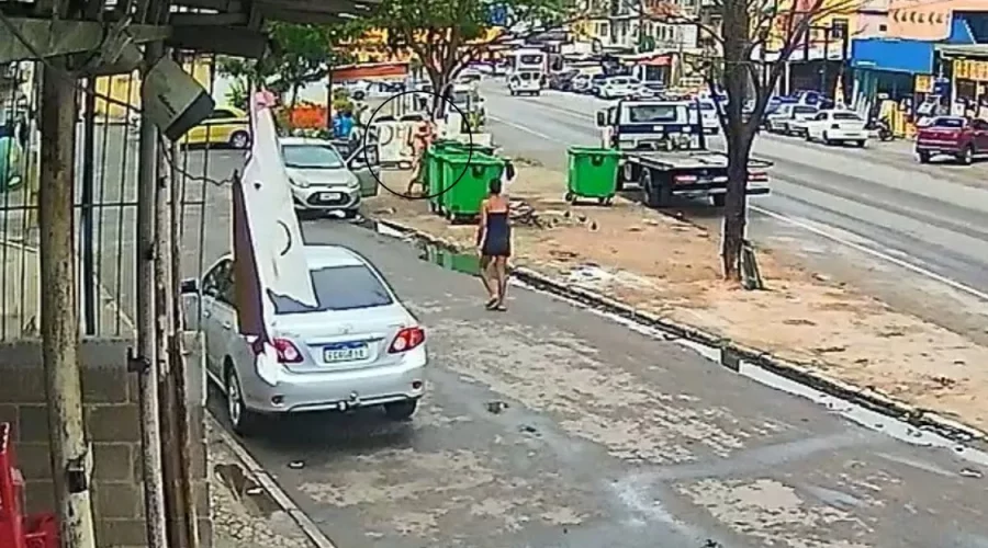 Macaé: Vídeo mostra homem idoso despejando cadáver em lixo na Baixada