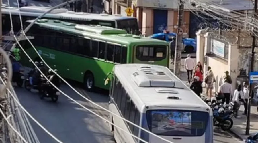 Macaé: Trânsito parado na Zona Norte após sequestros de ônibus; vídeo