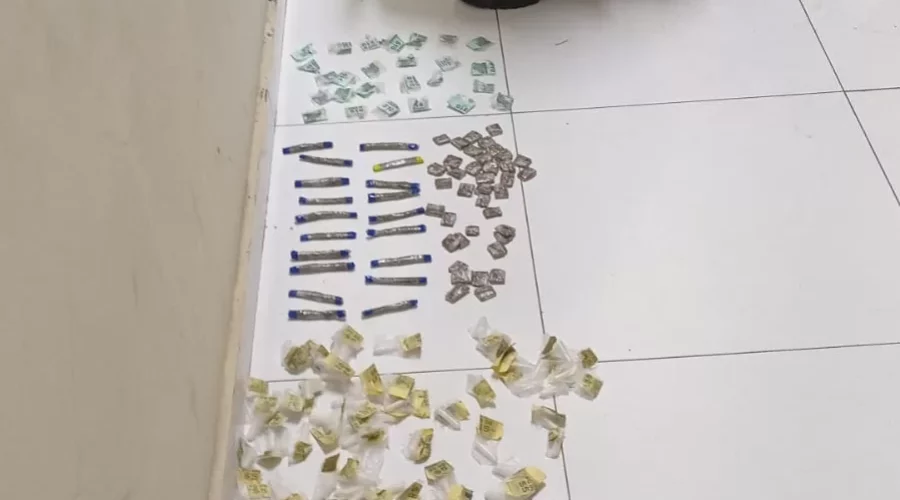 Polícia encontra drogas depois que suspeitos escaparam em Araruama
