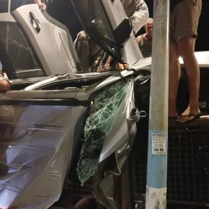 Casal morre em acidente após carro cair de ponte em Rio das Ostras — RC24H