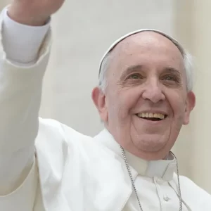 Vaticano divulga primeira foto do Papa após internação; veja | Enfoco