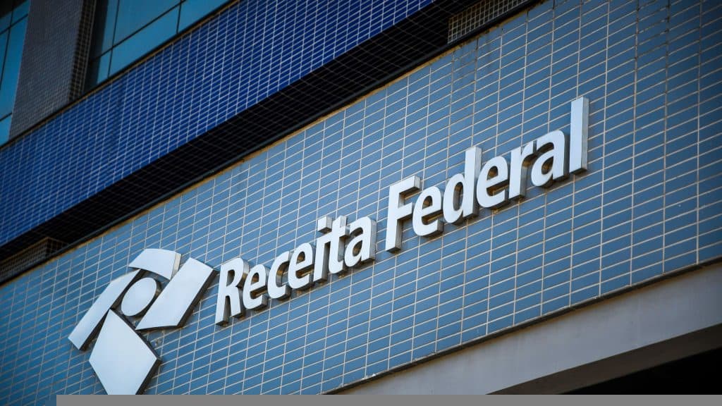 Saiba como conseguir a Certidão Negativa de Débito Federal pela internet Guia Região dos Lagos 7 Fachada do prédio da Receita Federal
