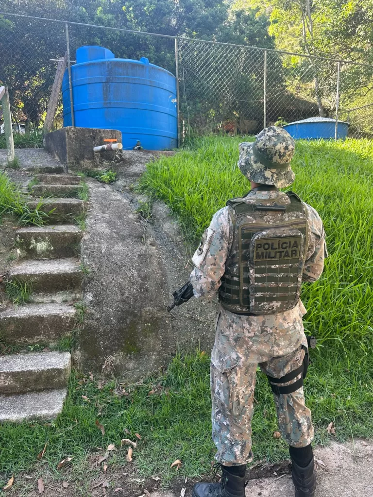 Operação do poço artesiano clandestino em Maricá