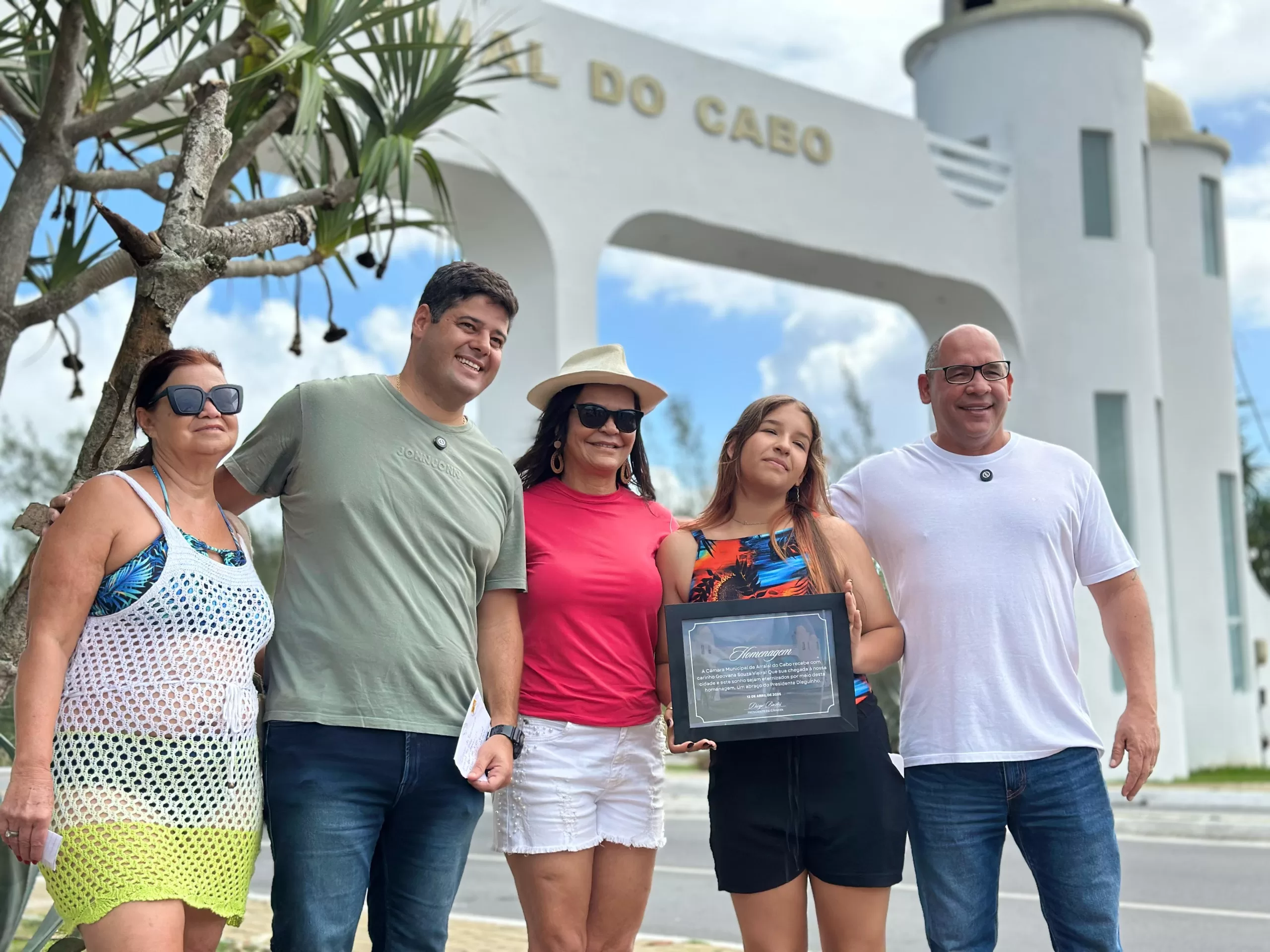 Prefeito Marcelo Magno recebe a estudante de Minas Gerais, Geovana Souza, que escreveu uma carta para conhecer Arraial do Cabo — RC24H