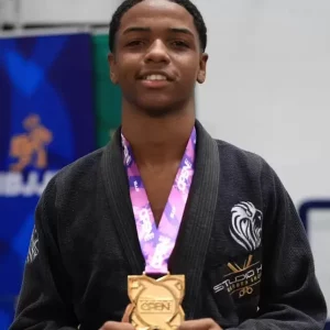 Atleta de 13 anos conquista o Rio Fall Internacional de jiu-jitsu e amplia sequência de títulos — RC24H